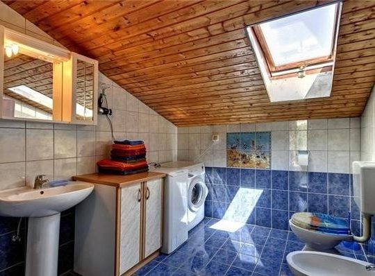 Kuća u Banjolama, 280m2, 100m od mora