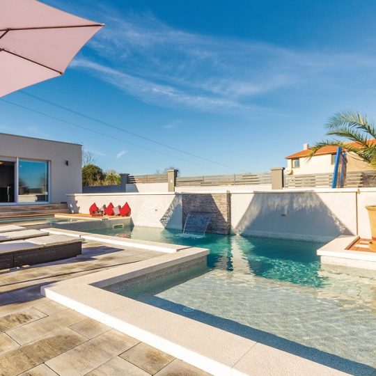 Okolica Ližnjana prekrasna Moderna vila 420m2