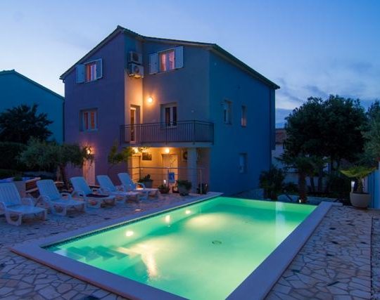 Kuća u Banjolama, 280m2, 100m od mora