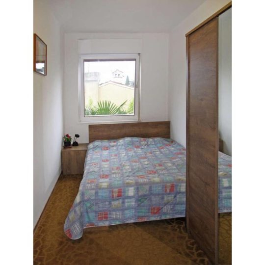 PULA, HOUSE WITH POOL NEAR THE SEA