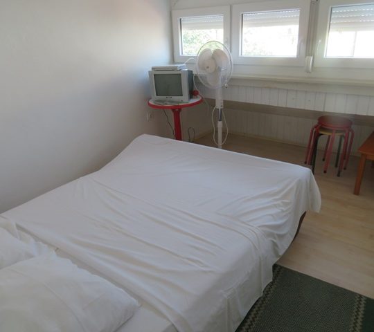 Kuća MEDULIN, BLIZINA HOTELA HOLIDAY IN,TERASE, MALA OKUĆNICA