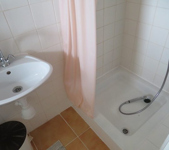 Kuća MEDULIN, BLIZINA HOTELA HOLIDAY IN,TERASE, MALA OKUĆNICA