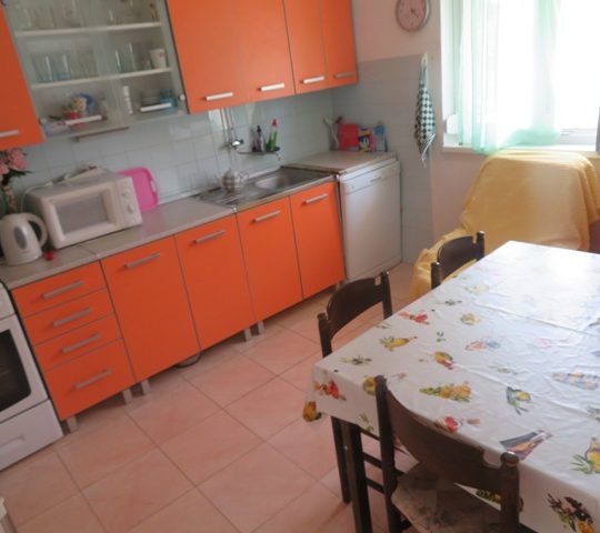 Kuća MEDULIN, BLIZINA HOTELA HOLIDAY IN,TERASE, MALA OKUĆNICA