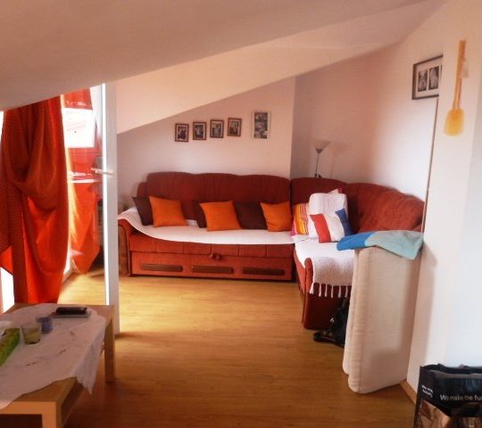 Ližnjan, a house with three apartments and a studio apartment