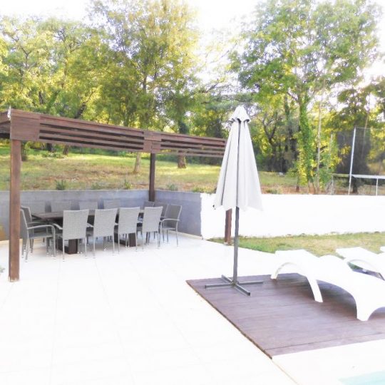 MARČANA NEAR RAKALJ, VILLAGE VILLA WITH 9000m2 OF FOREST