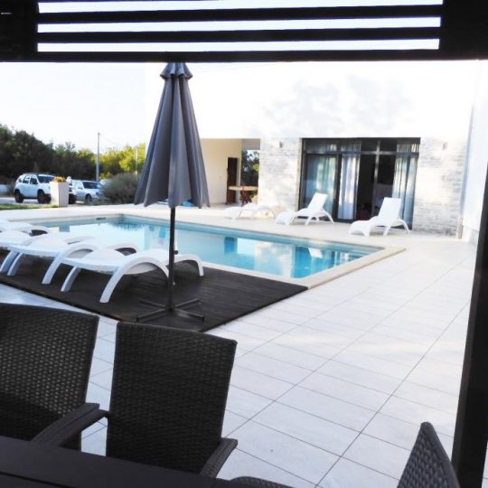 MARČANA NEAR RAKALJ, VILLAGE VILLA WITH 9000m2 OF FOREST