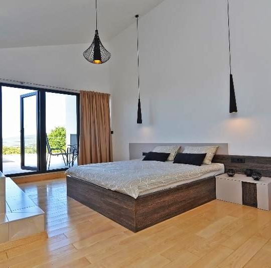 MARČANA NEAR RAKALJ, VILLAGE VILLA WITH 9000m2 OF FOREST