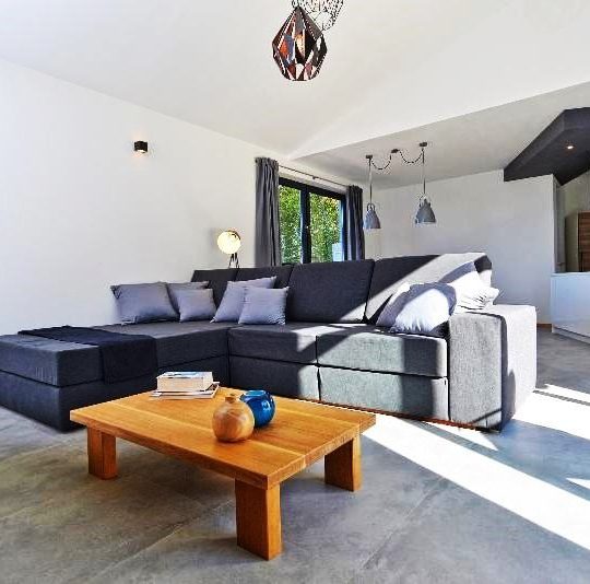 MARČANA NEAR RAKALJ, VILLAGE VILLA WITH 9000m2 OF FOREST