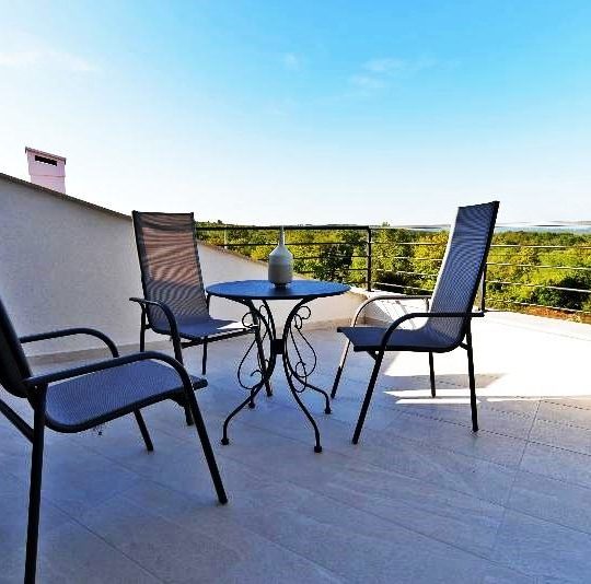 MARČANA NEAR RAKALJ, VILLAGE VILLA WITH 9000m2 OF FOREST