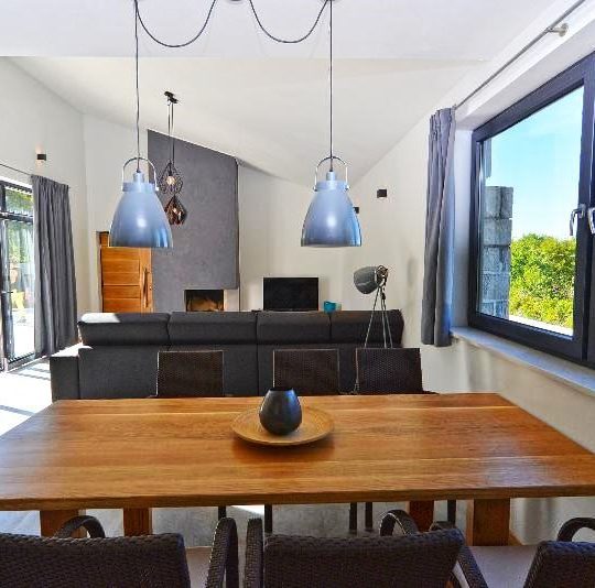 MARČANA NEAR RAKALJ, VILLAGE VILLA WITH 9000m2 OF FOREST