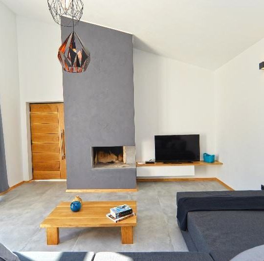 MARČANA NEAR RAKALJ, VILLAGE VILLA WITH 9000m2 OF FOREST