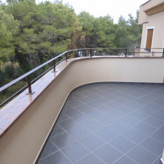 КВАРТИРА ПРЕМАНТУРА, БОЛЬШИЕ ТЕРРАСЫ, ПОБЛИЗОСТИ ПЛЯЖА