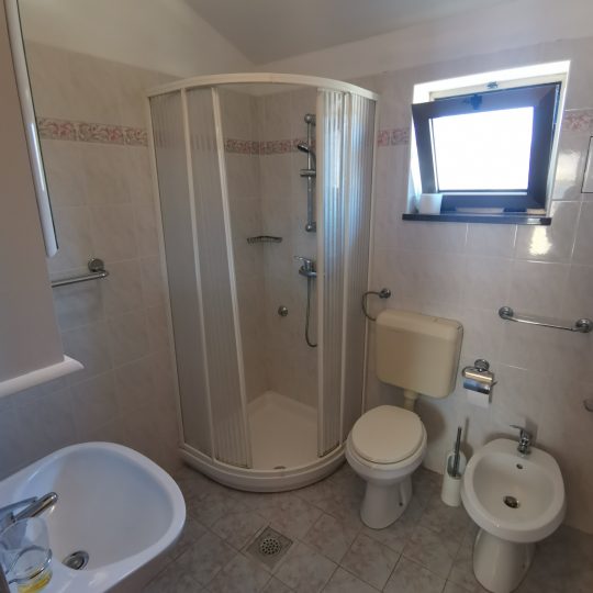 Винтижан, дом с двумя квартирами