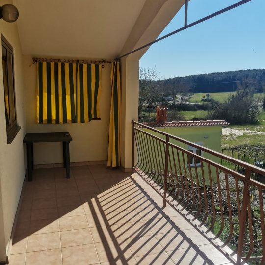 Винтижан, дом с двумя квартирами