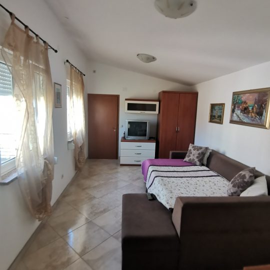 Винтижан, дом с двумя квартирами