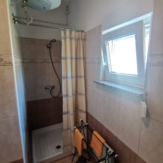 Винтижан, дом с двумя квартирами