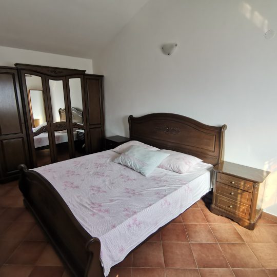 Винтижан, дом с двумя квартирами