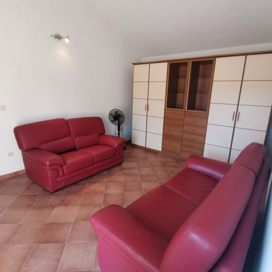 Винтижан, дом с двумя квартирами