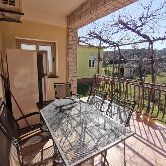 Винтижан, дом с двумя квартирами