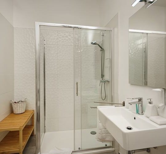 ДИВШИНСКАЯ ВИЛЛА С САДОМ 2000М2, БАССЕЙНОМ