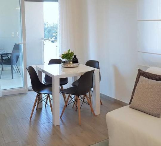 ПРЕМАНТУРА, ДОМ С ЧЕТЫРЕМ УЮТНЫМИ КВАРТИРАМИ, БАССЕЙНОМ