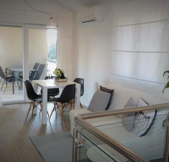 ПРЕМАНТУРА, ДОМ С ЧЕТЫРЕМ УЮТНЫМИ КВАРТИРАМИ, БАССЕЙНОМ