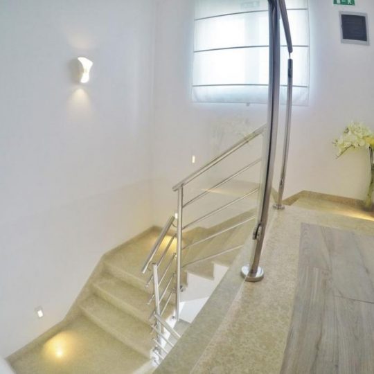 ПРЕМАНТУРА, ДОМ С ЧЕТЫРЕМ УЮТНЫМИ КВАРТИРАМИ, БАССЕЙНОМ