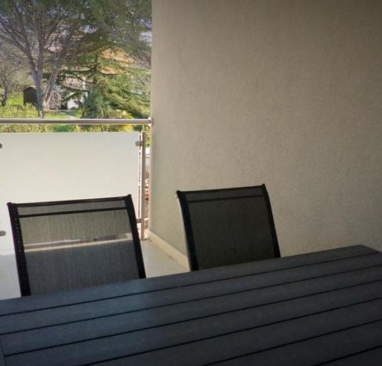 ПРЕМАНТУРА, ДОМ С ЧЕТЫРЕМ УЮТНЫМИ КВАРТИРАМИ, БАССЕЙНОМ