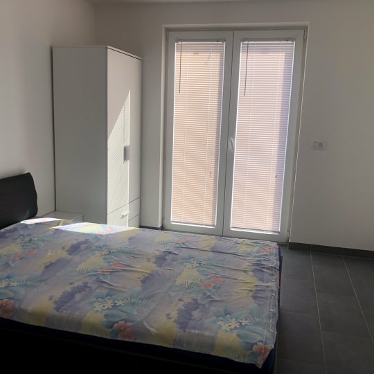 ЛИЖНЯН, ЗДАНИЕ С 5 КВАРТИРАМИ, ВИД НА МОРЕ