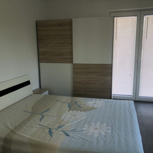 ЛИЖНЯН, ЗДАНИЕ С 5 КВАРТИРАМИ, ВИД НА МОРЕ