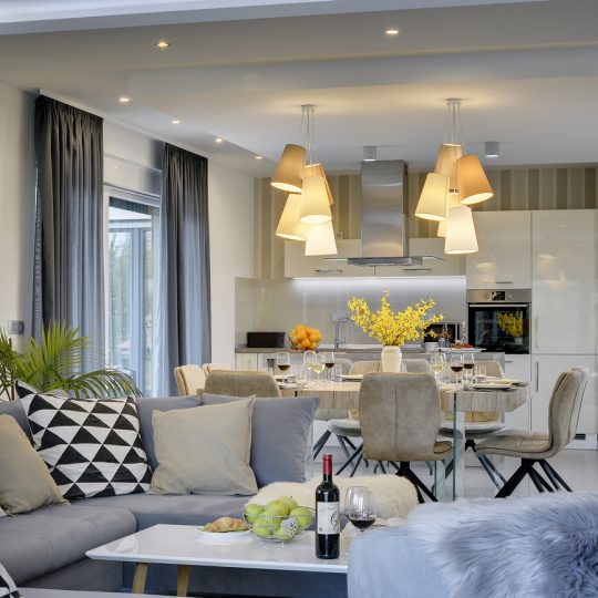 Окрестности Пулы, современная вилла с бассейном