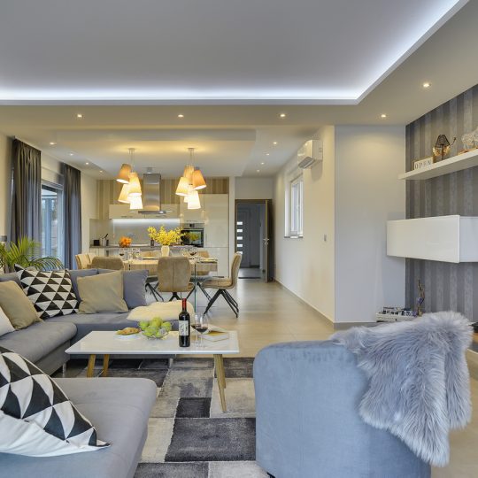 Окрестности Пулы, современная вилла с бассейном