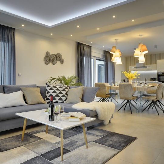 Окрестности Пулы, современная вилла с бассейном