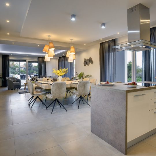 Окрестности Пулы, современная вилла с бассейном