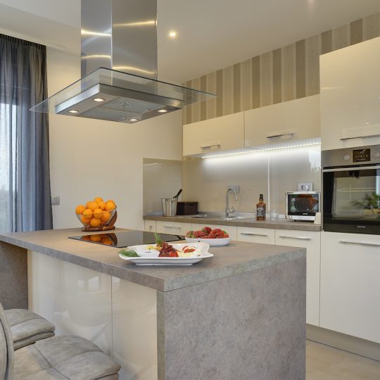 Окрестности Пулы, современная вилла с бассейном