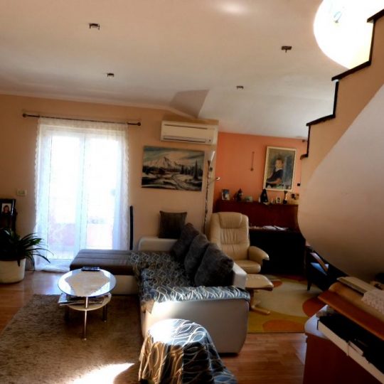 Kuća PREMANTURA, U MIRNOJ ULICI, ČETIRI STANA ,POGLED NA MORE