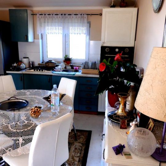 Kuća PREMANTURA, U MIRNOJ ULICI, ČETIRI STANA ,POGLED NA MORE