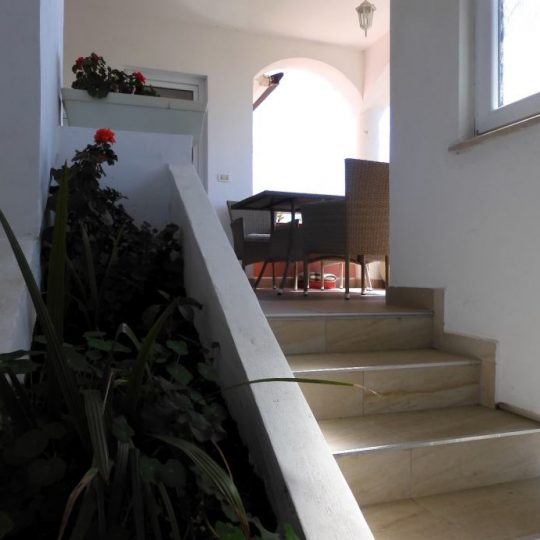 Kuća PREMANTURA, U MIRNOJ ULICI, ČETIRI STANA ,POGLED NA MORE