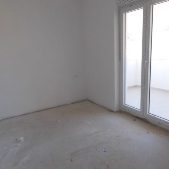 КВАРТИРА ШТИНЯН, НОВОЕ ДОМ, ПЕРВЫЙ ЭТАЖ, ДВА ПАРКОВКИ