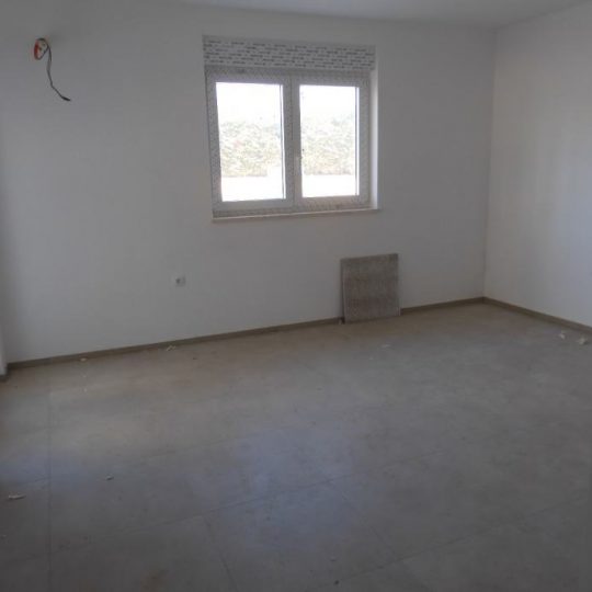 КВАРТИРА ШТИНЯН, НОВОЕ ДОМ, ПЕРВЫЙ ЭТАЖ, ДВА ПАРКОВКИ