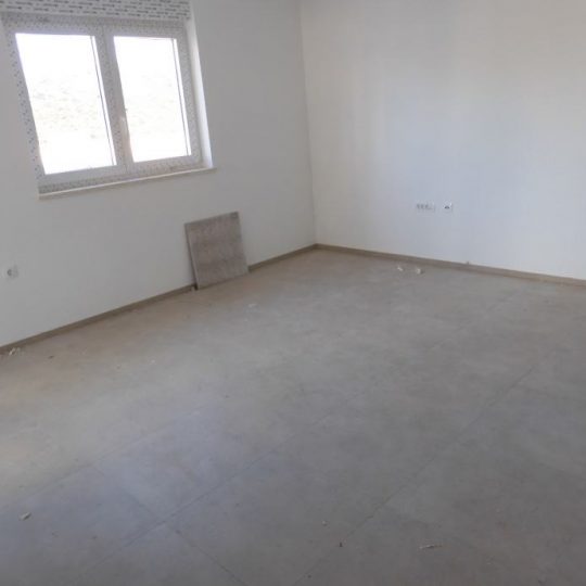 КВАРТИРА ШТИНЯН, НОВОЕ ДОМ, ПЕРВЫЙ ЭТАЖ, ДВА ПАРКОВКИ