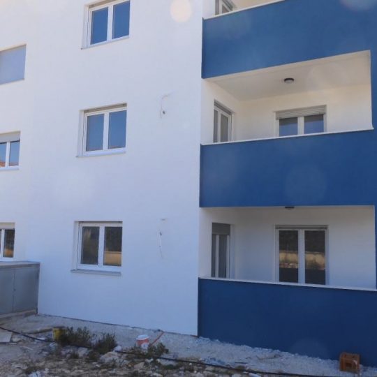 КВАРТИРА ШТИНЯН, НОВОЕ ДОМ, ПЕРВЫЙ ЭТАЖ, ДВА ПАРКОВКИ