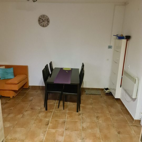 Квартира PJEŠČANA UVALA, ПЕРВЫЙ ЭТАЖ, КОМФОРТНЫЙ, 200M2 САД ЗАРЕГИСТРИРОВАН