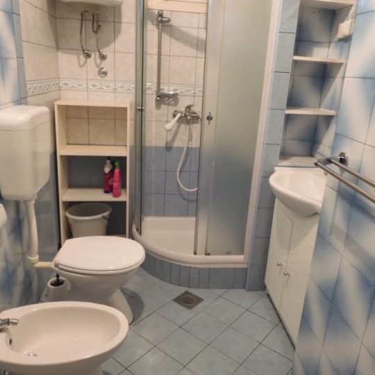 Stan PULA, CENTAR, ADAPTIRAN, PODIJELJEN U DVIJE CJELINE