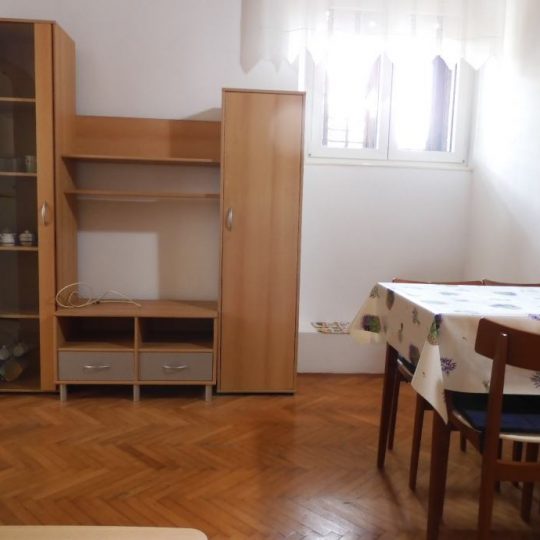 Stan PULA, CENTAR, ADAPTIRAN, PODIJELJEN U DVIJE CJELINE