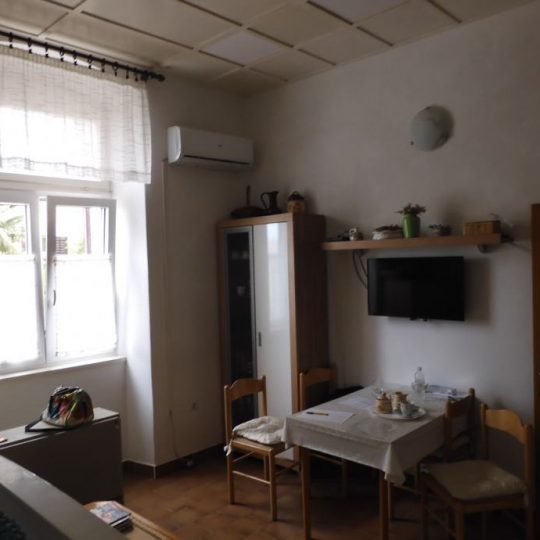 Stan PULA, CENTAR, ADAPTIRAN, PODIJELJEN U DVIJE CJELINE