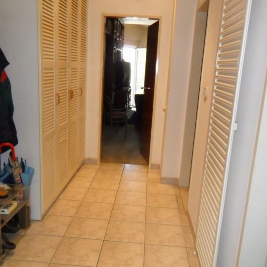 ДОМ ПУЛА, ШИДЖАНА, ТРИ КВАРТИРЫ, ОФИСНЫЕ ПОМЕЩЕНИЯ