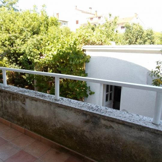 ДОМ ПУЛА, ШИДЖАНА, ТРИ КВАРТИРЫ, ОФИСНЫЕ ПОМЕЩЕНИЯ