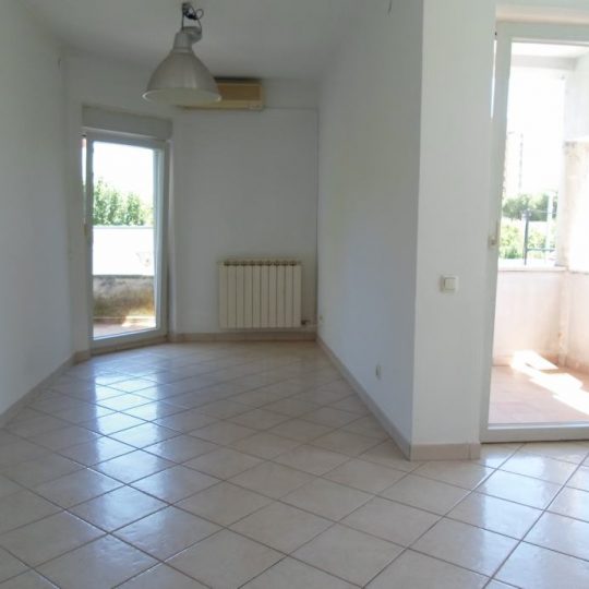 ДОМ ПУЛА, ШИДЖАНА, ТРИ КВАРТИРЫ, ОФИСНЫЕ ПОМЕЩЕНИЯ