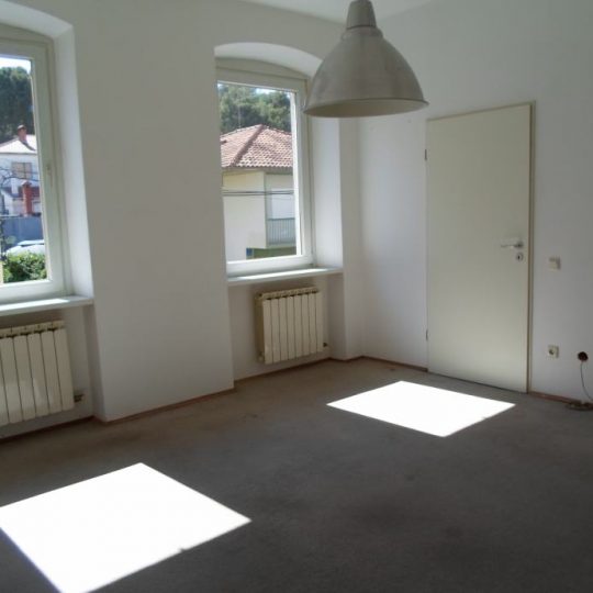 ДОМ ПУЛА, ШИДЖАНА, ТРИ КВАРТИРЫ, ОФИСНЫЕ ПОМЕЩЕНИЯ